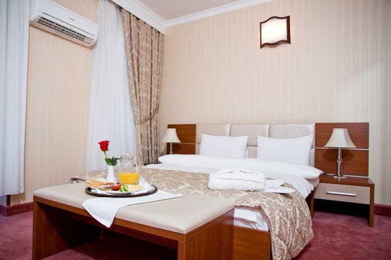 City Palace Hotel Baku Bagian luar foto